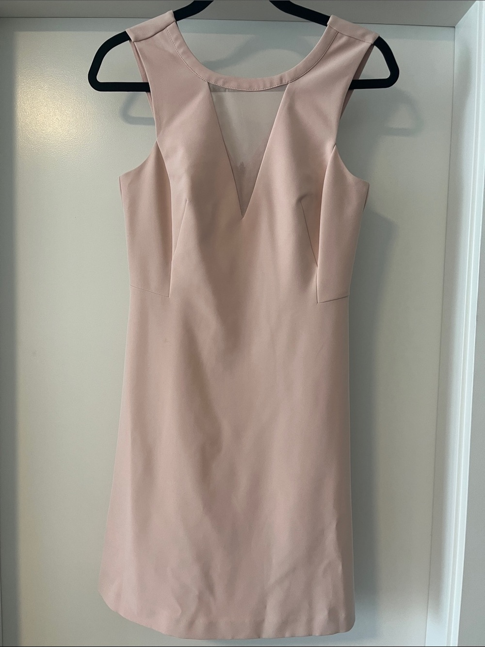 RW&Co. Elegant Sleeveless V-Neck Sheath Dress in Blush Pink